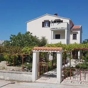 apartmani-tatjana-pag-island.hotelinzadar.com/
